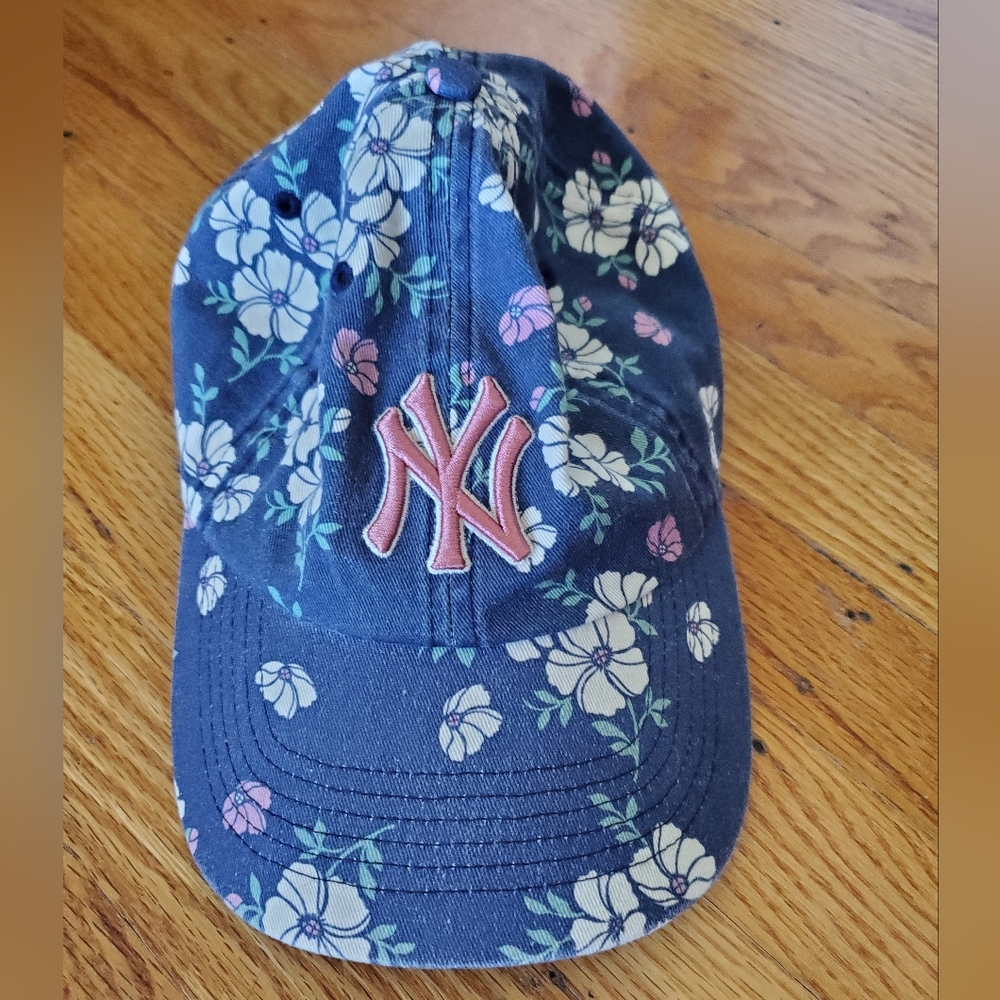 MLB New York Yankees '47 Women's Blue Primrose Clean Up Adjustable Cap
